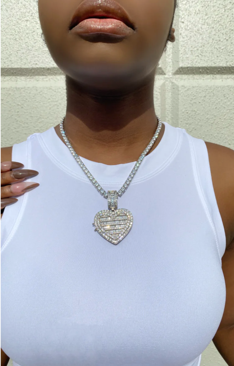 LUXIIVA® LOCKET HEART CUSTOM PICTURE PENDANT