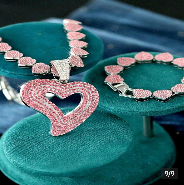 LUXIIVA® 3 PCS HOLLOW HEART NECKLACE AND BRACELET MATCHING SET(Ready to Ship)