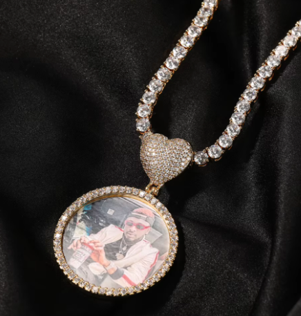 LUXIIVA® CLASSIC CIRCLE - HEART HOOK CUSTOM PICTURE PENDANT
