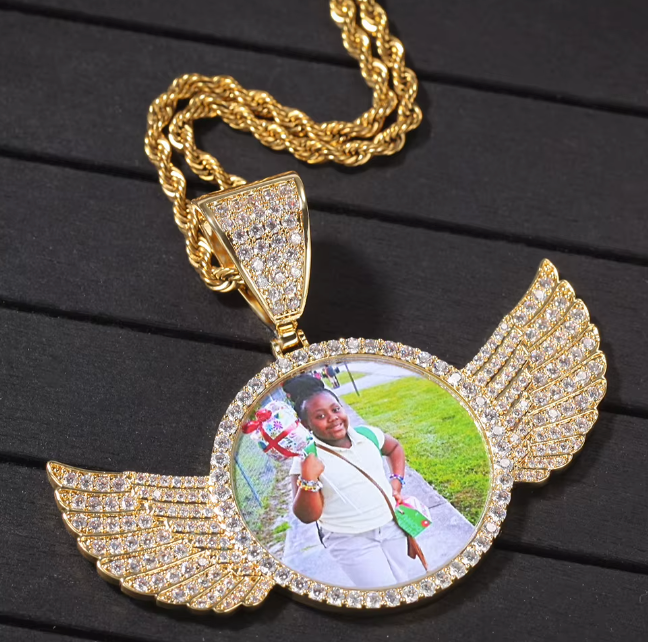 LUXIIVA® ANGEL WINGS CIRCLE CUSTOM PICTURE PENDANT