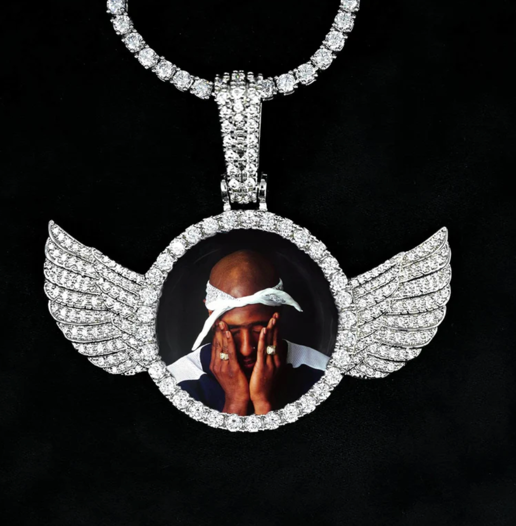 LUXIIVA® ANGEL WINGS CIRCLE CUSTOM PICTURE PENDANT