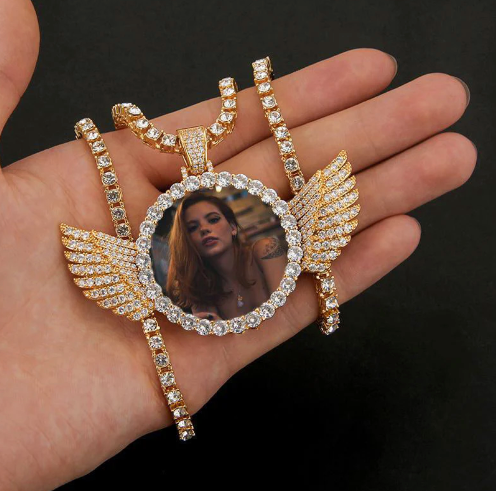 LUXIIVA® ANGEL WINGS CIRCLE CUSTOM PICTURE PENDANT
