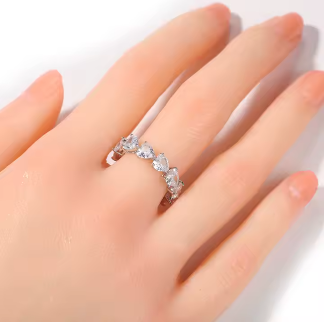 LUXIIVA® LINKED HEART RING(Ready to Ship)