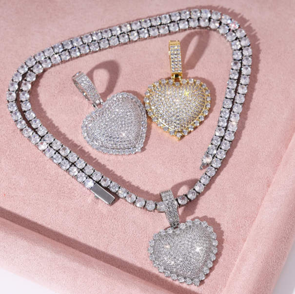 LUXIIVA® LACED HEART NECKLACE(Ready to Ship)