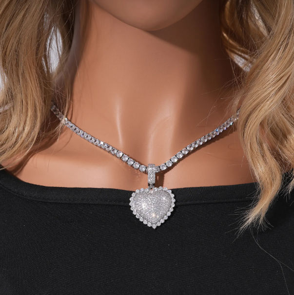 LUXIIVA® LACED HEART NECKLACE(Ready to Ship)