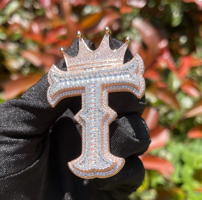LUXIIVA® ICED OUT CROWN PENDANT(Ready to Ship)