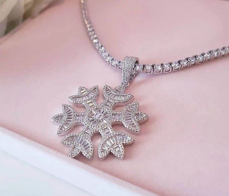 LUXIIVA® SNOWFLAKE NECKLACE (Ready to Ship)