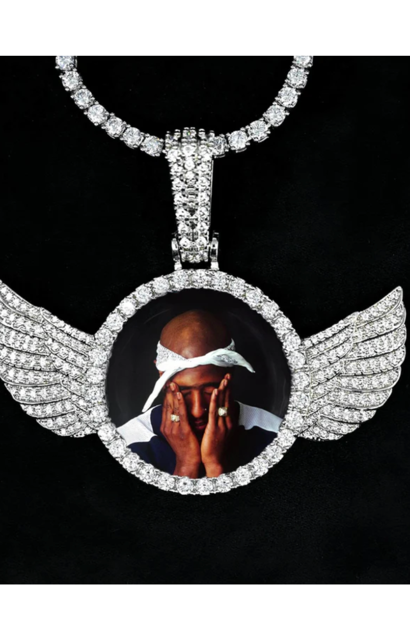 LUXIIVA® ANGEL WINGS CIRCLE CUSTOM PICTURE PENDANT