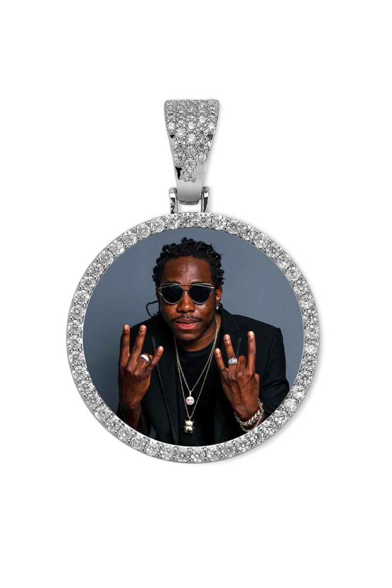 LUXIIVA® CLASSIC CIRCLE CUSTOM PICTURE PENDANT