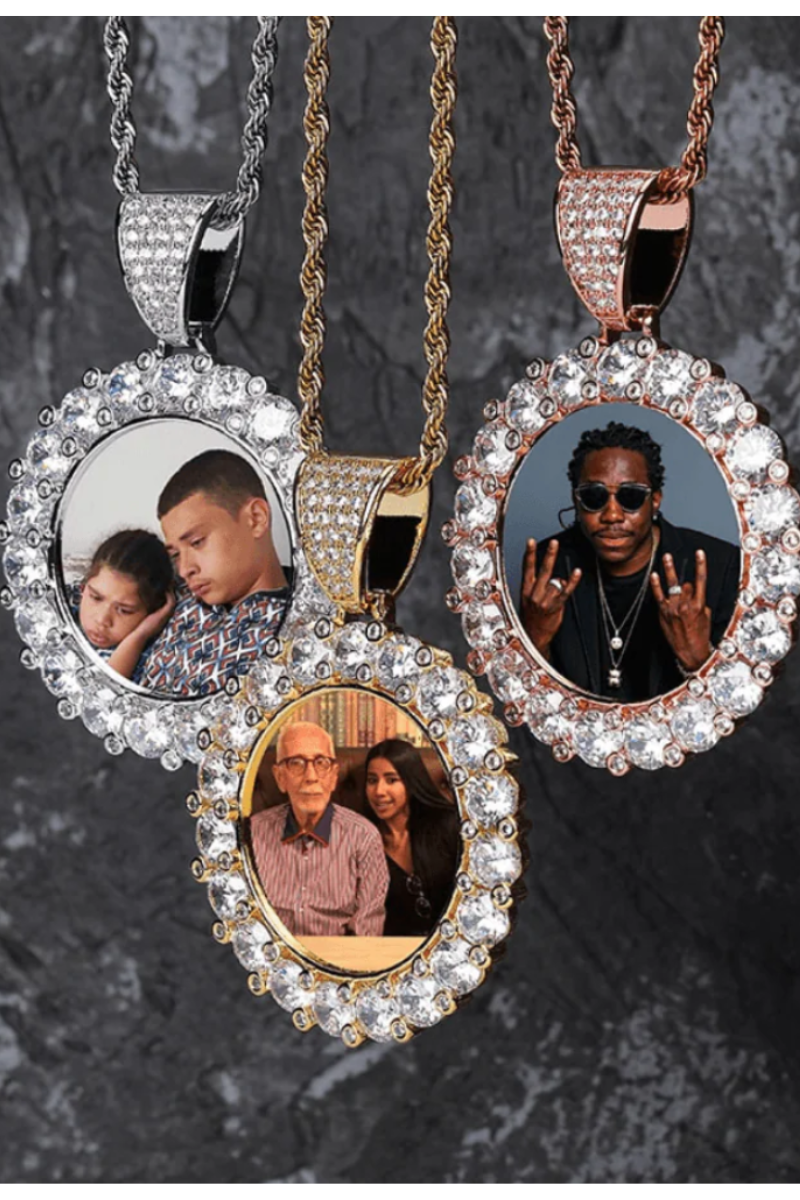 LUXIIVA® LARGE CIRCLE CUSTOM PICTURE PENDANT