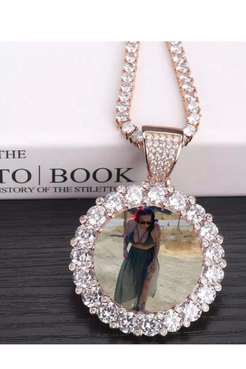 LUXIIVA® LARGE CIRCLE CUSTOM PICTURE PENDANT