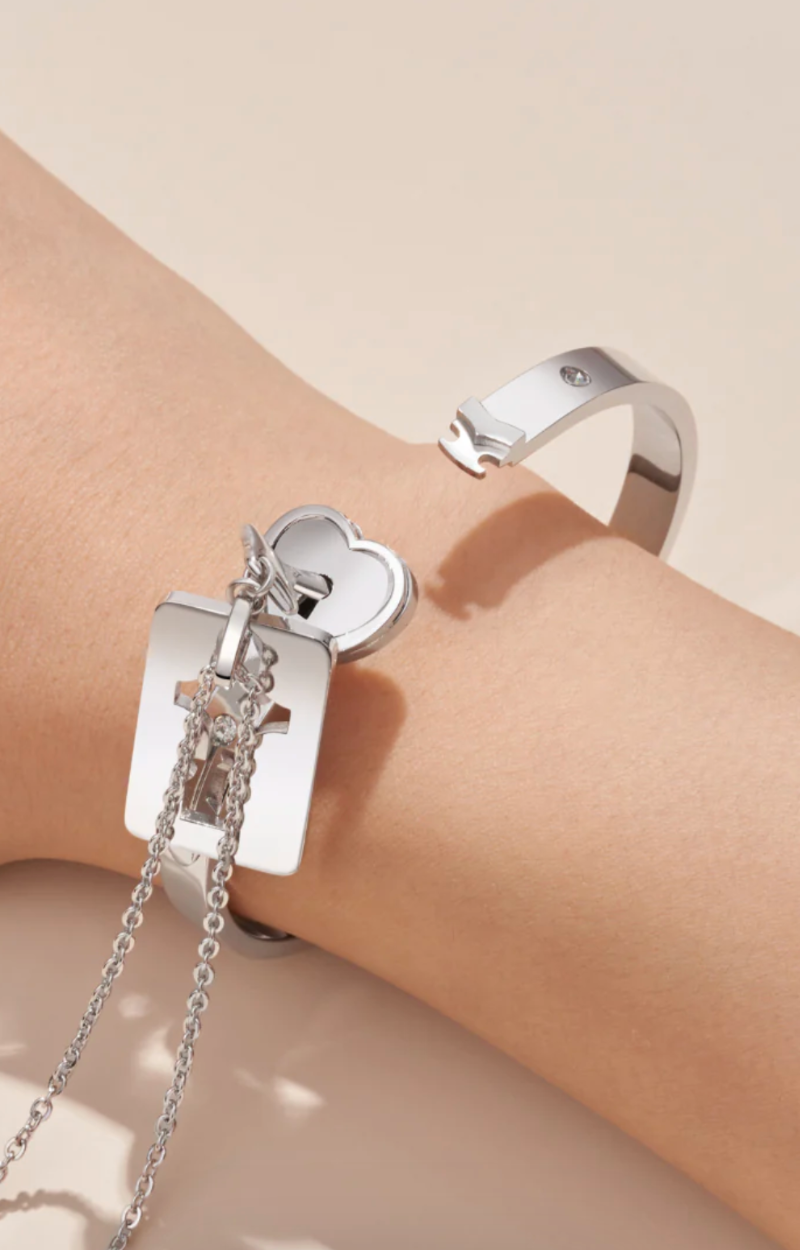 LUXIIVA® LOCK AND KEY BRACELET FOR COUPLES( Ready to Ship)