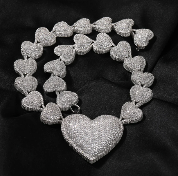 LUXIIVA® BOLD HEART CHAIN(Ready to Ship)
