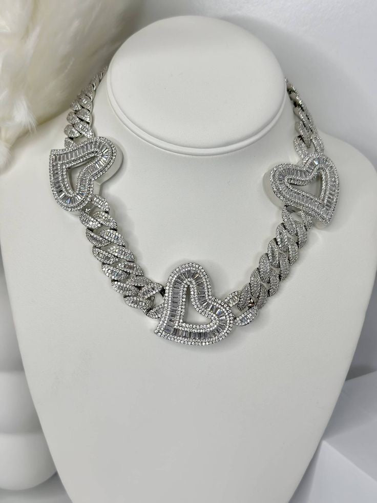 LUXIIVA® ZAZA TRIO  HEARTS NECKLACE(Ready to Ship)
