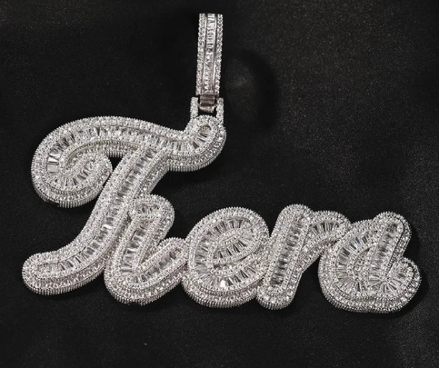 KELLY DIAMOND NAME NECKLACE