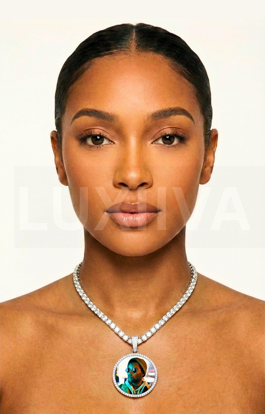 LUXIIVA® CLASSIC CIRCLE CUSTOM PICTURE PENDANT