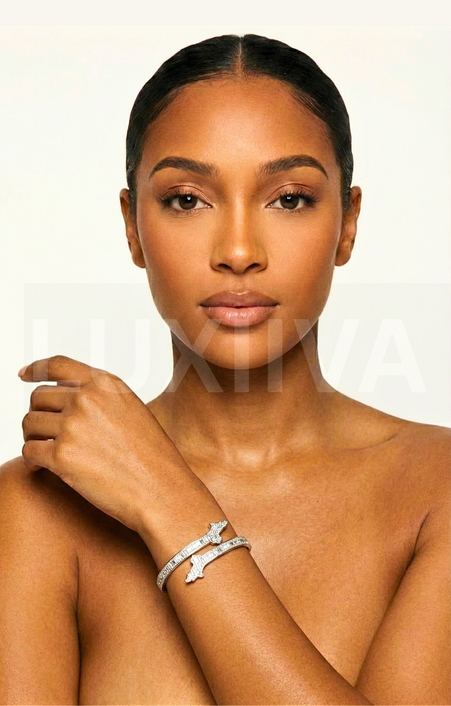 LUXIIVA Africa Map Bangle - front view of bracelet