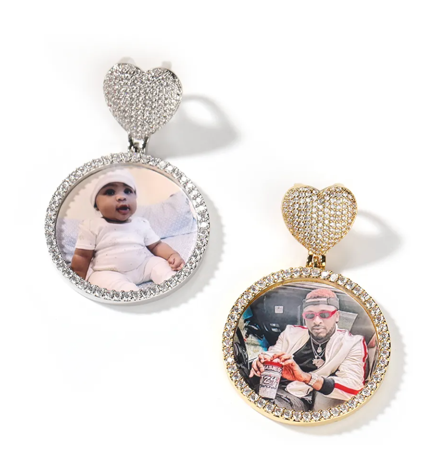 CLASSIC CIRCLE PHOTO PENDANT WITH HEART HOOK