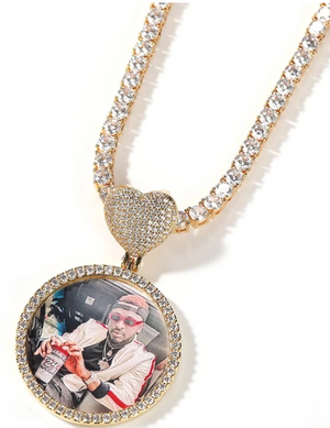 CLASSIC CIRCLE PHOTO PENDANT WITH HEART HOOK