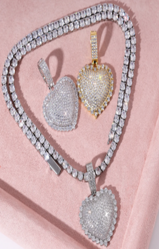 LUXIIVA® LACED HEART NECKLACE(Ready to Ship)