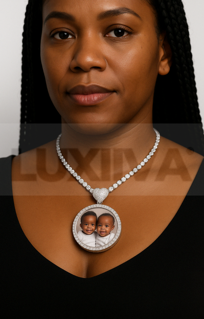 LUXIIVA® CLASSIC CIRCLE - HEART HOOK CUSTOM PICTURE PENDANT