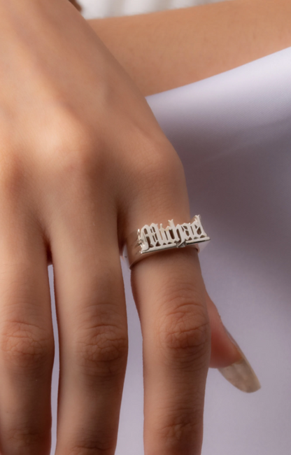 VINTAGE SCRIPT NAME RING