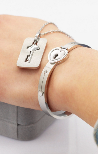 LUXIIVA® LOCK AND KEY BRACELET FOR COUPLES