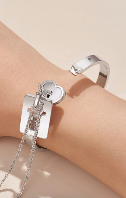 LUXIIVA® LOCK AND KEY BRACELET FOR COUPLES