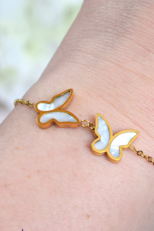 NATURAL SHELL BUTTERFLY NECKLACE