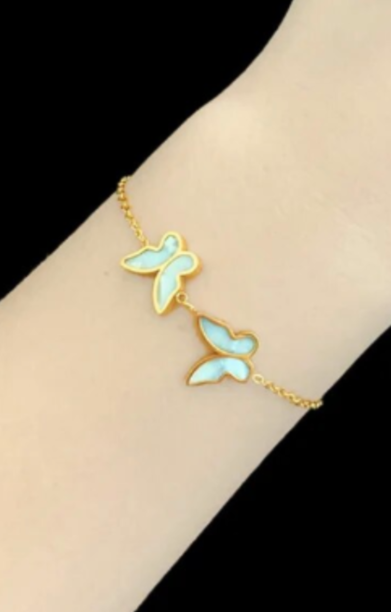 NATURAL SHELL BUTTERFLY NECKLACE