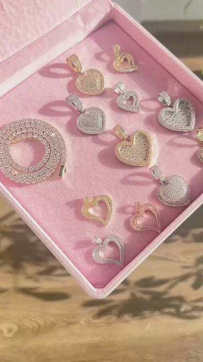 LUXIIVA® LACED HEART NECKLACE(Ready to Ship)